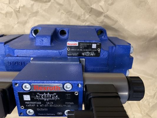 Rexroth R900705775 4 WRKE 25 W 8 - 350 L - 33/6 B.V. 24K31/A5D3M 4 WRKE 25 W 8 - 350 L - 3 X/6 B.V. 24K31/A5D3M Proportional Directional Valve